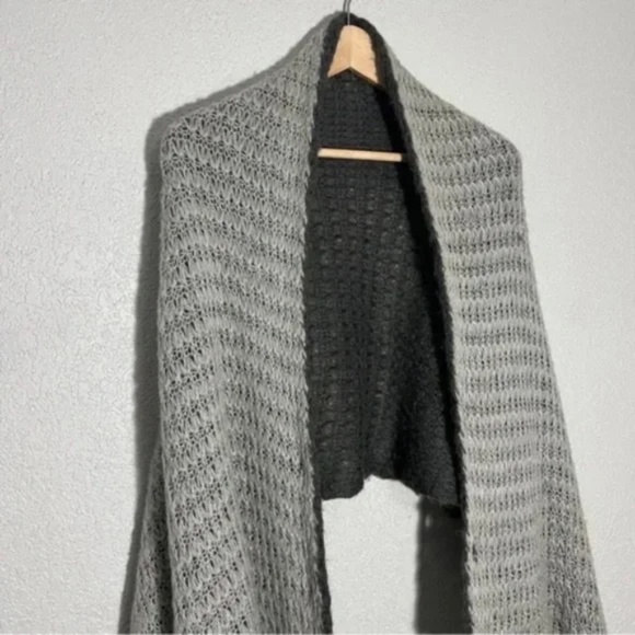 Button up two tone knitted blanket shawl / scarf - Picture 7 of 8